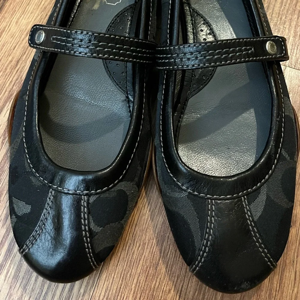 Coach Women's Black Signature Logo Mary Jane Shoes Leather and Canvas Joy Size 5 - Picture 4 of 15